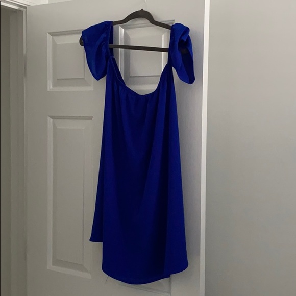 Dresses & Skirts - Off the shoulder dress!